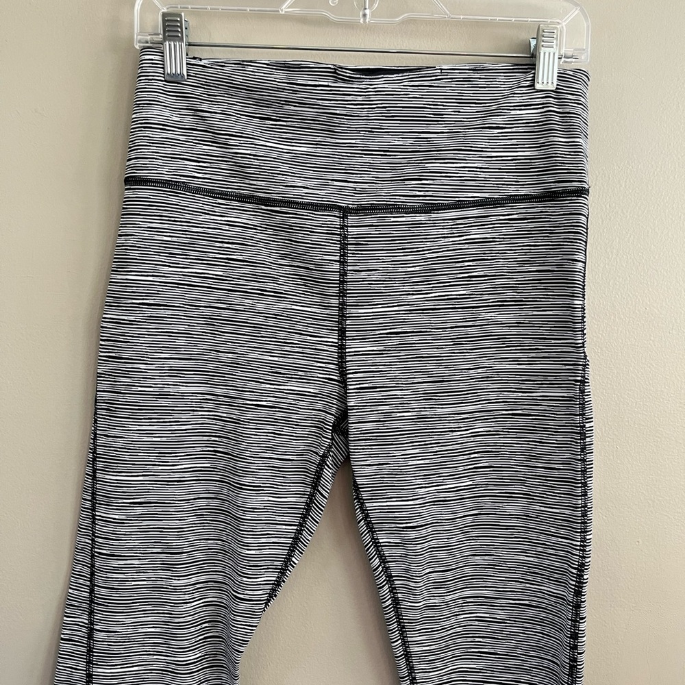 Athleta Ultimate Capri Legging Black White Medium Tall - Picture 4 of 7